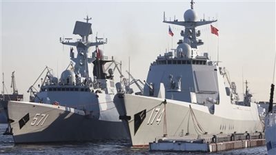 الجيش الأوكراني يستهدف سفينتي إنزال روسيتين ومركز اتصالات