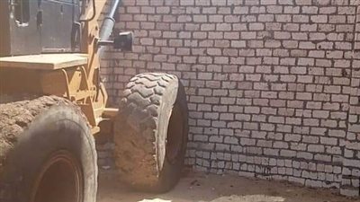 إزالة 15 بناء مخالفا في حملة مكبرة بالجيزة