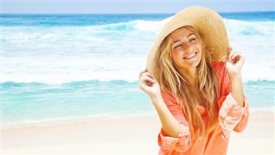 قناع الكركديه لإعادة نضارة البشرة بعد المصيف