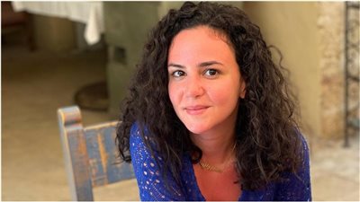  الفنانة الأردنية ركين سعد تروج لأحدث أعمالها