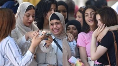 نتيجة الثانوية العامة 2023، القلق والارتباك يجتاح الأهالي والطلبة: أعصابنا باظت بنموت