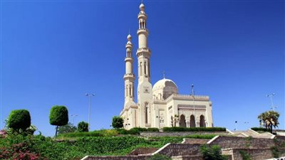 من بينها الجبانة الفاطمية ومسجد الطابية وضريح أغاخان، أشهر مساجد وأضرحة أسوان