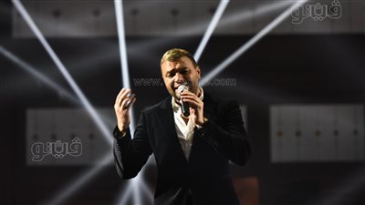 لأول مرة رامي صبري يغني لكوكب الشرق أم كلثوم، شاهد رد فعل جمهور حفل جدة (فيديو)