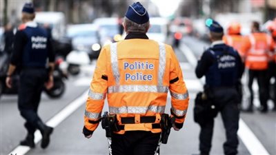 شخص يقتل والدته ويضع أشلاءها في ثلاجة 