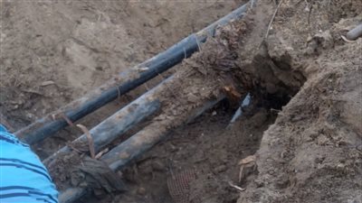 تركيب ماسورة بخط المياه العكرة في الإسماعيلية (صور)