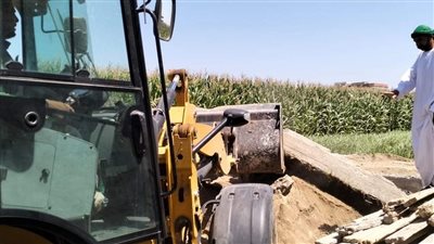 إزالة بناء مقابر بالمخالفة بالاخصاص استجابة لشكاوى المواطنين (صور)