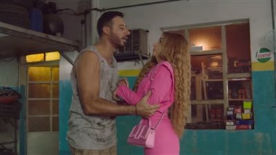 هنا الزاهد تمازح أحمد السعدني: فرق الطول رهيب