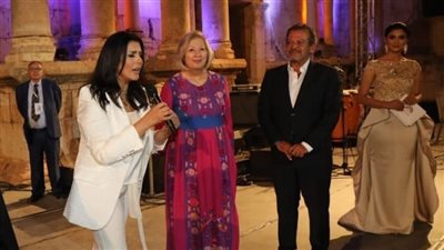 تكريم منى الشاذلي في مهرجان جرش (صور)