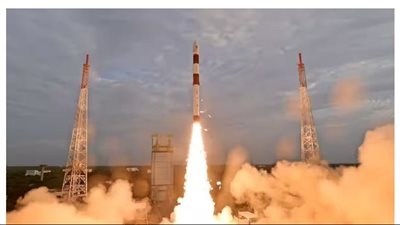 الهند تطلق 7 أقمار اصطناعية إلى الفضاء