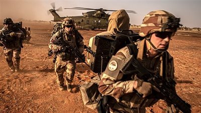 من 100 قاعدة لـ7 فقط، سر تراجع النفوذ الفرنسي في أفريقيا بعد أكثر من نصف قرن على إنهاء احتلالها للقارة 