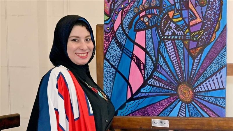 الفنانة التشكيلية