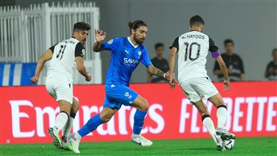 السد القطري يفوز على الهلال السعودي 3-2 في مباراة مثيرة بالبطولة العربية (فيديو)