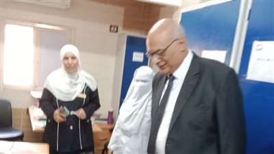 مدير التأمين الصحي بالشرقية يتفقد مركز علاج الكبد بالزقازيق 