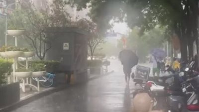 الفيضانات تجبر 30 ألف شخص فى الصين على إخلاء منازلهم (فيديو)