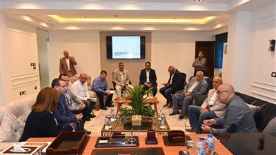 وزير الإسكان لرؤساء الأجهزة: لا تهاون فى مواعيد تنفيذ شقق سكن كل المصريين