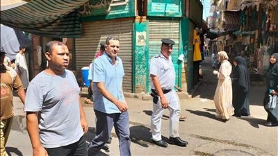 تحرير 17 محضر إشغال خلال تنفيذ حملة مكبرة لتنشيط شارع الصنايع بالأقصر