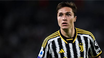 لمدة 4 مواسم، ليفربول يحسم صفقة كييزا ويتفوق على برشلونة 