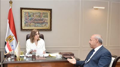 وزيرة الثقافة تناقش الخطة الاستثمارية لهيئات الوزارة (صور)
