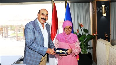 محافظ أسوان يكرم الأولى بالثانوية العامة مكفوفين (فيديو وصور) 