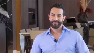 ظهر بشخصيته الحقيقية، من هو كارلوس عازار خطيب هنا الزاهد في سيب وأنا أسيب؟