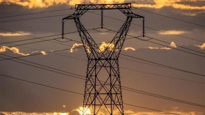 أول تحرك من الكهرباء تجاه حادث سقوط 4 أبراج بمرسى علم  والقصير 