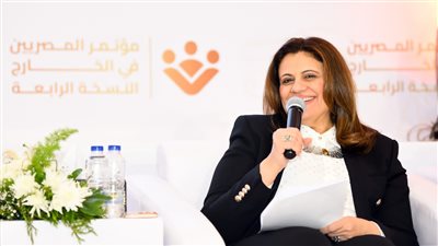 وزيرة الهجرة تستعرض تقريرا حول توصيات مؤتمر المصريين في الخارج