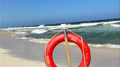 غرق شاب نزل مياه البحر ليلا بالعجمي وإنقاذ آخر 