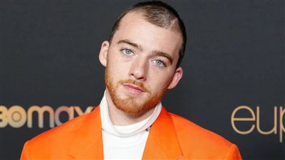 وفاة أنجوس كلاود بسبب جرعة زائدة من المخدرات عن عمر يناهز الـ 25 عاما