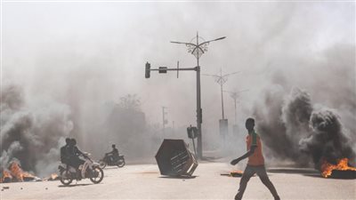 بعد ساعات من تهديد فرنسا، دوي إطلاق نار وسط عاصمة بوركينا فاسو، ومخاوف من محاولة انقلاب