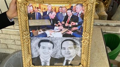 ظهور أحد المكرمين من رئيس الجمهورية في موهبة الرسم بانتخابات المهن الموسيقية (فيديو)