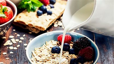 فوائد الشوفان بالحليب، يحمي من السكري والكوليسترول وضغط الدم