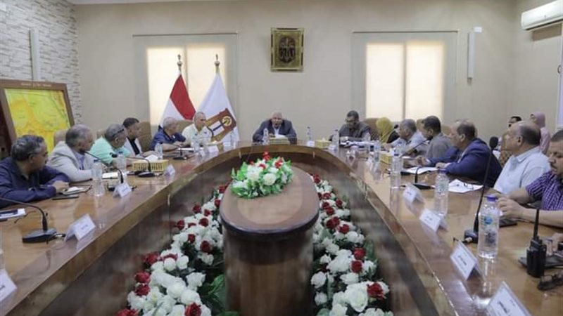 إجتماع محافظ الوادى
