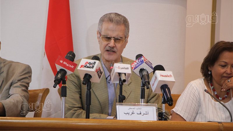 الكاتب أشرف غريب،