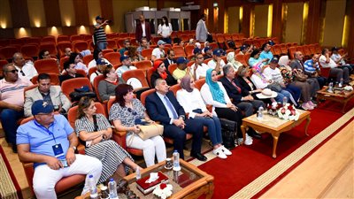 الهجرة تنظم زيارة لـ«المشاركين بمؤتمر المصريين في الخارج» لهيئة قناة السويس