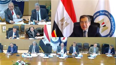 الملا يتابع سير العمل مع رؤساء شركات إنتاج البترول بالصحراء الشرقية والغربية