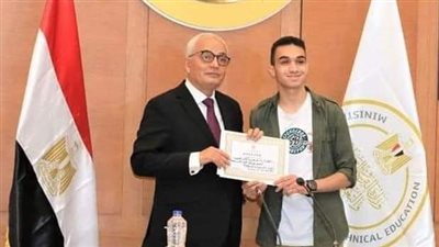 محافظ دمياط تهنئ الطالبين الحاصلين على المركزين الأول والرابع مكرر بالثانوية العامة