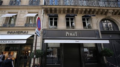 غنيمة بالملايين بوضح النهار، أول فيديو لعملية السطو المسلح على محل ساعات ومجوهرات وسط باريس