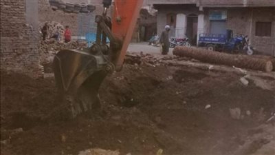 إيقاف أعمال بناء مخالف بمنطقة حي وسط بمدينة الأقصر