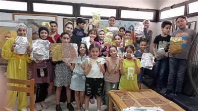 إقبال من أطفال الإسماعيلية على ورشة الطرق على المعادن (صور)