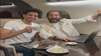 أحمد حلمي وحمدي الميرغني يطيران إلى الطائف لعرض مسرحية ميمو (صور)