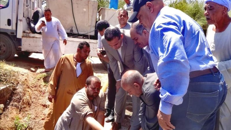 جانب من إلقاء الزريعة