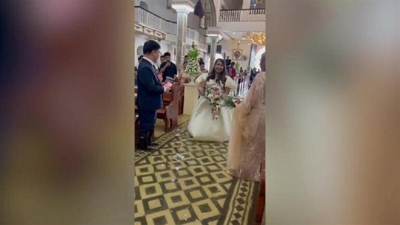زفاف وسط الأمطار،