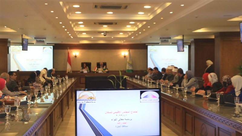 محافظ الجيزة يناقش