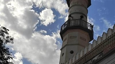 بها ما يزيد على 200 ضريح، أشهر مساجد وأضرحة قنا