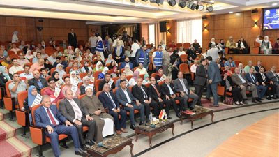 محافظ الدقهلية يكرم أوائل الثانوية العامة والأزهرية