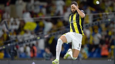 بنزيما يقود اتحاد جدة للفوز على الشرطة العراقي بهدفين في البطولة العربية