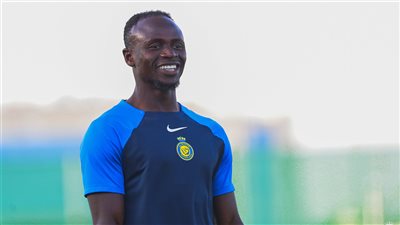 لاعبو النصر السعودي يحتفلون بوصول ساديو ماني لـ 100 مباراة مع السنغال (فيديو)