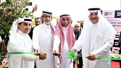 السفير السعودي في القاهرة يفتتح مركز خدمات 