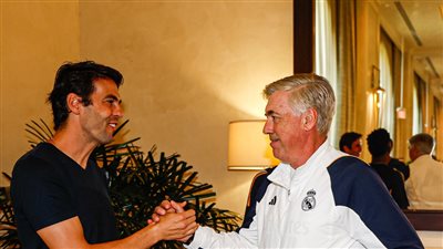 كاكا يزور مقر تدريبات ريال مدريد ويلتقي باللاعبين (صور)