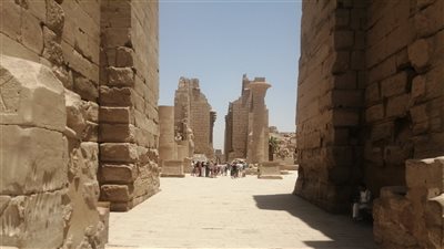 مدير معابد الكرنك يوضح الهدف من إنشاء البحيرة المقدسة (فيديو)